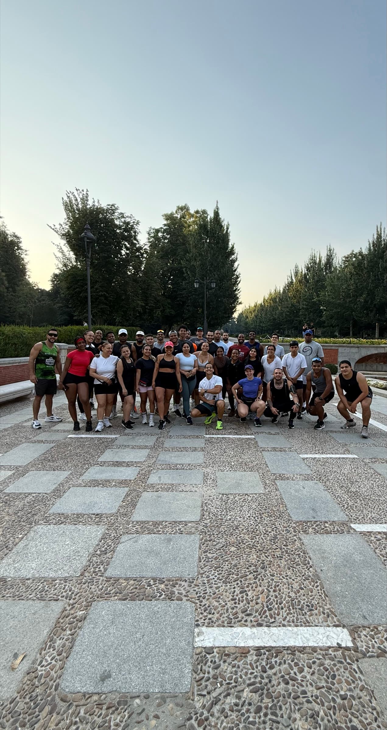Grupo de WE Run Club tras un entrenamiento en Madrid